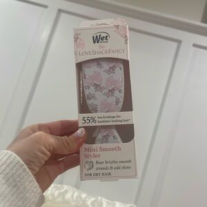 NWT - LoveShackFancy x Wet Brush - Mini Smooth Styler - Rosa Beaux - Pink
